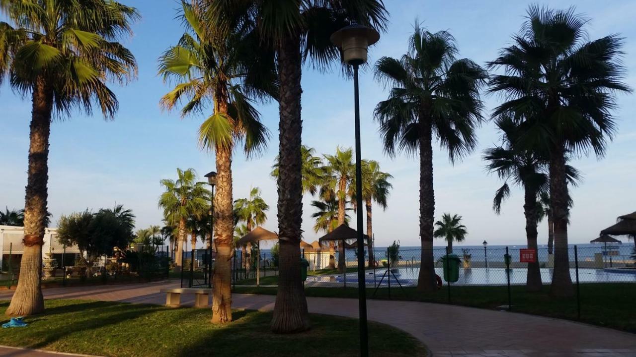 Primera Linea De Playa Roquetas de Mar Esterno foto