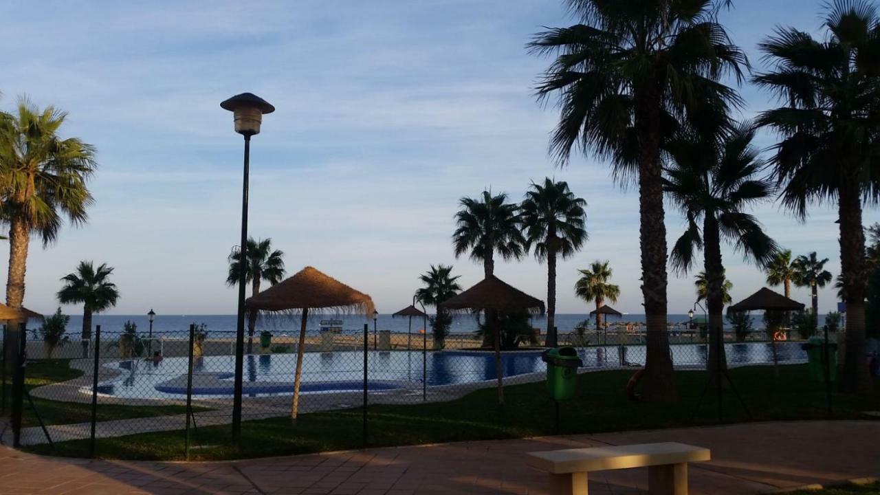 Primera Linea De Playa Roquetas de Mar Esterno foto
